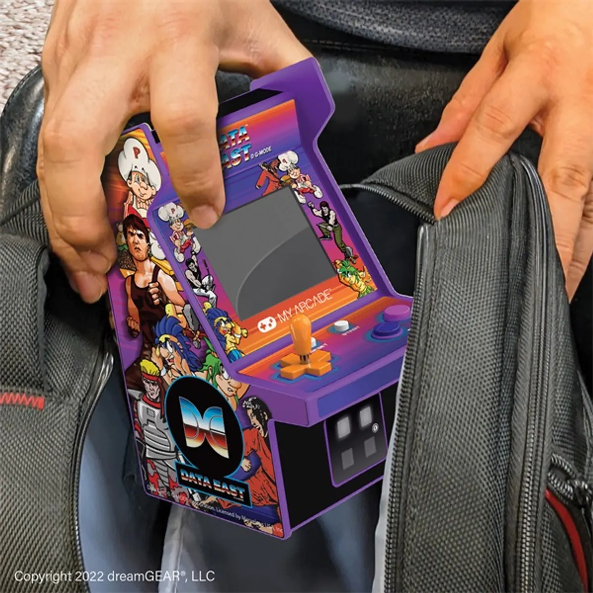 MY ARCADE DGUNL-4124 Data East 300 Micro Player 2.75" kijelző, kivehető joystick, beépített hangszóró és 3,5 mm-es fejhallgató-port, 4xAA vagy USB-C #2