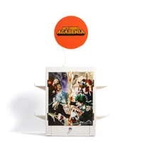 NUMSKULL NS3282 My Hero Academia szekrényes játéktartó állvány 10 játék- és film-tárolás, 4 kontrollertartó, fejhallgató-tartó a tetején