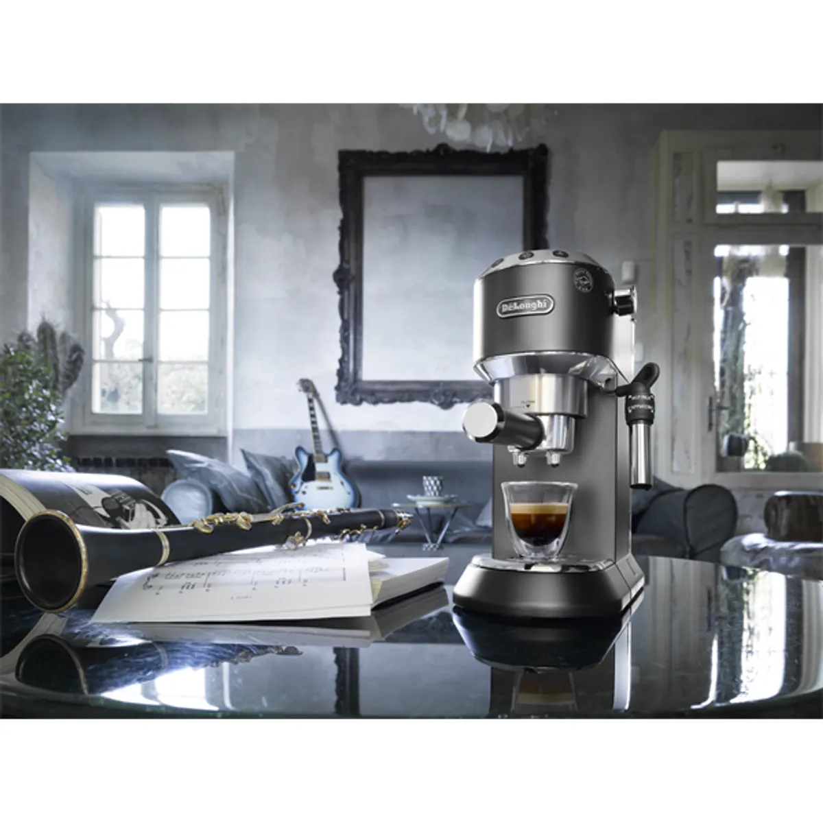 Delonghi EC685.BK Dedica Style 15 bar nyomás Thermoblock 1,1 l víztartály 12 cm csészemagasság E.S.E. poddal kompatibilis 15 cm széles #5