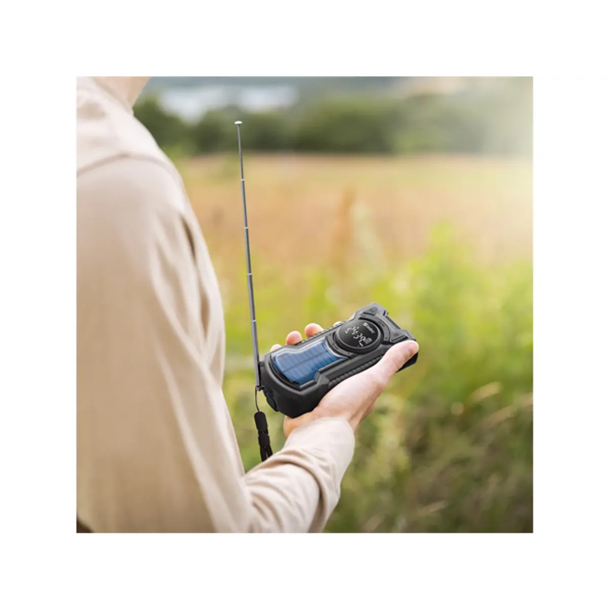 SANDBERG 421-03 Survivor radio all-in-1 5000 mAh powerbank AM FM bluetooth hangszóró napelemes töltés és kézi hajtás #5
